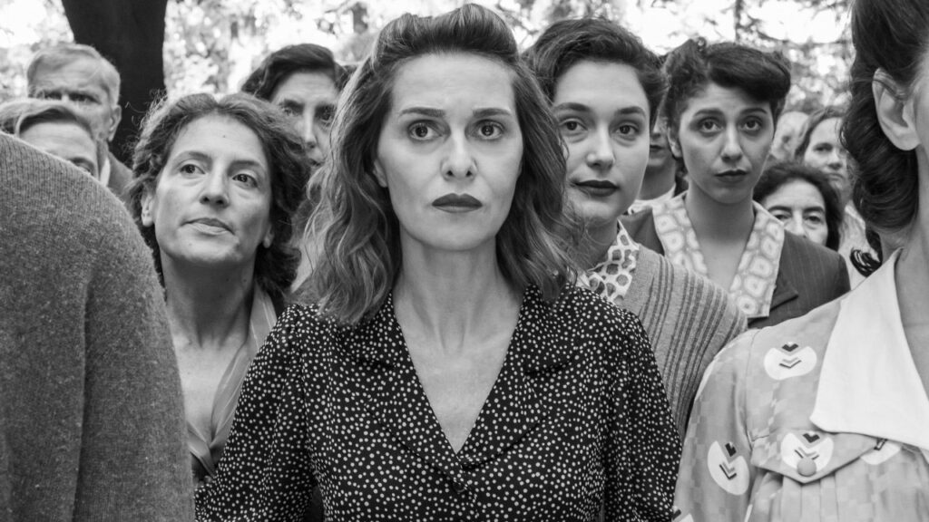 Delia in una scena da C'è ancora domani