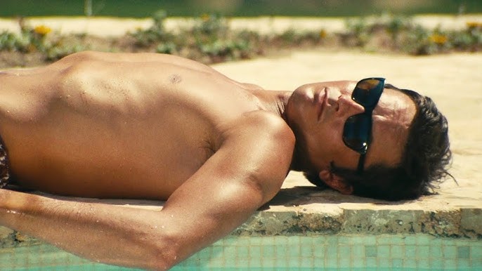 Alain Delon in una scena del film La Piscina